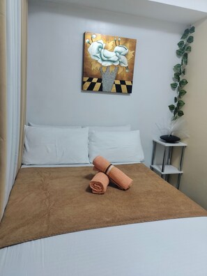1 bedroom, iron/ironing board, internet, bed sheets - Cozy Condo in Quezon City with Private Pool (Quezon City)