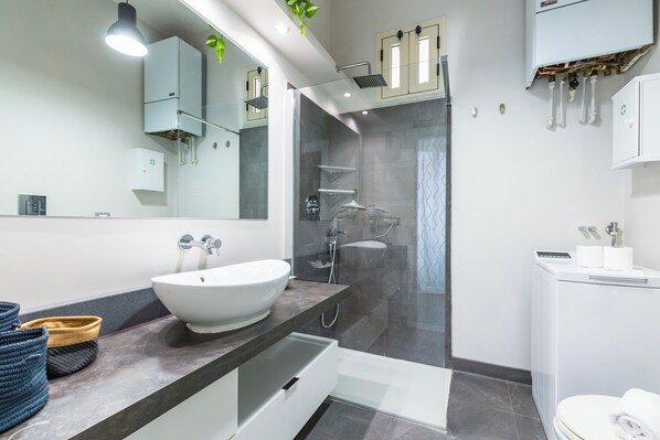 Apartment (1 Bedroom) | Bathroom | Shower, bidet, towels, toilet paper