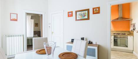Apartemen (1 Bedroom) | Area keluarga | TV
