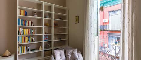 Apartment (1 Bedroom) | Living area | TV