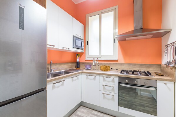 Apartment (1 Bedroom) | Private kitchen | Microwave, oven, electric kettle