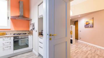Apartamento (1 Bedroom) | Cozinha privada | Micro-ondas, fogão, chaleira elétrica