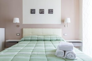 Apartment (1 Bedroom) | 1 bedroom, laptop workspace, iron/ironing board, bed sheets