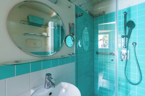 Apartment (1 Bedroom) | Badezimmer | Dusche, Bidet