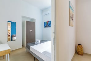 Apartment (2 Bedrooms) | 2 bedrooms, laptop workspace, iron/ironing board, bed sheets - Orsola Comfort House (Naples)
