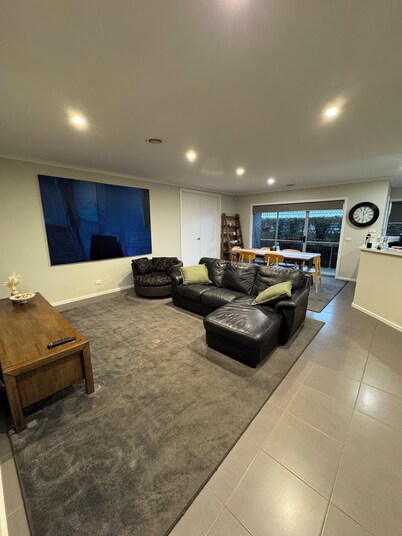 Family Home with Sauna, Pilates Reformer, Pizza Oven | Sleeps 8 | Pets allowed