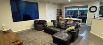 Family Home with Sauna, Pilates Reformer, Pizza Oven | Sleeps 8 | Pets allowed