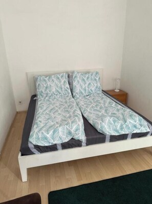 1 bedroom, iron/ironing board, internet