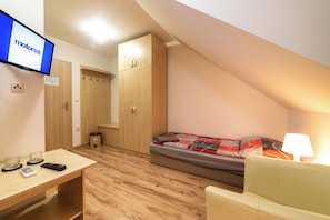 Standard Twin Room | Premium bedding, desk, free WiFi, bed sheets