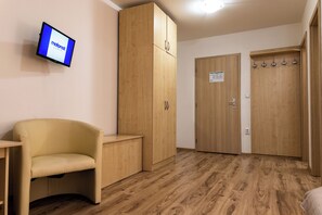 Deluxe tweepersoonskamer, airconditioning | Een bureau, gratis wifi