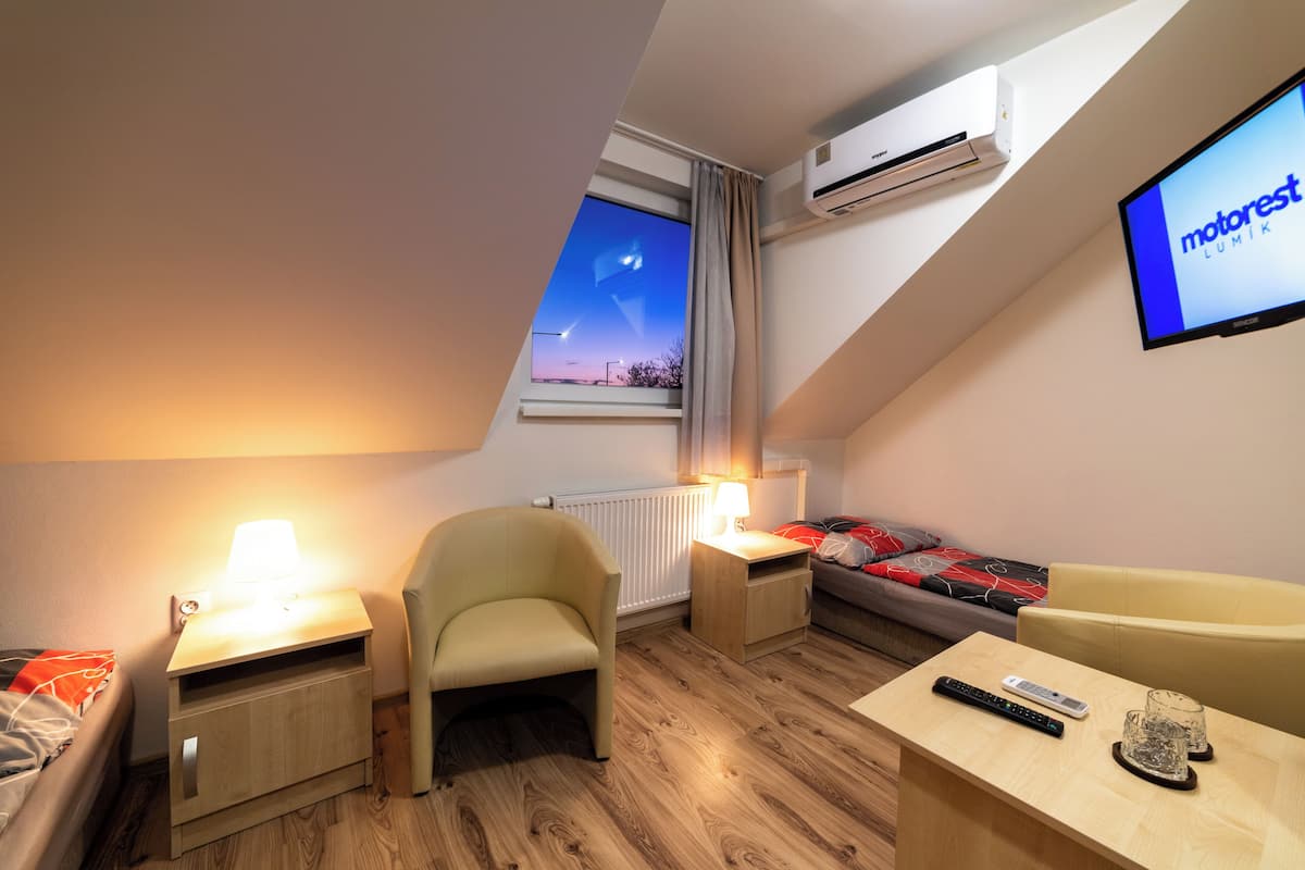 Standard Twin Room | Premium bedding, desk, free WiFi, bed sheets