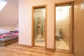 Chambre Standard double | Literie de qualité, bureau, accÚs au Wi-Fi (inclus), literie fournie