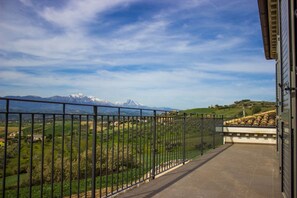 Unclassified image, 5 of 36, button