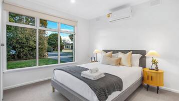 3 bedrooms, desk, iron/ironing board, free WiFi