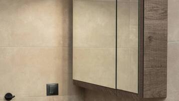 Basic Loft | Bathroom