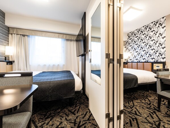 Cortinas blackout, wifi gratis y ropa de cama 