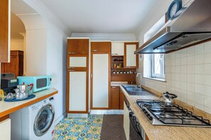 Apartment (1 Bedroom) | Private kitchen | Oven