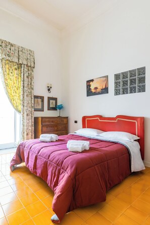 Appartement (1 Bedroom) | 1 chambre, espace de travail pour ordinateur portable, draps fournis