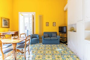 Apartment (1 Bedroom) | Wohnbereich