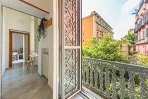 Apartment (2 Bedrooms) | Balcony