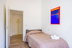 Apartment (2 Bedrooms) | 2 bedrooms, laptop workspace, bed sheets