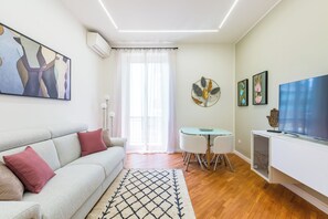아파트 (1 Bedroom) | 거실 공간 | TV
