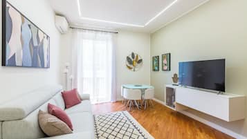 Apartment (1 Bedroom) | Living area | TV