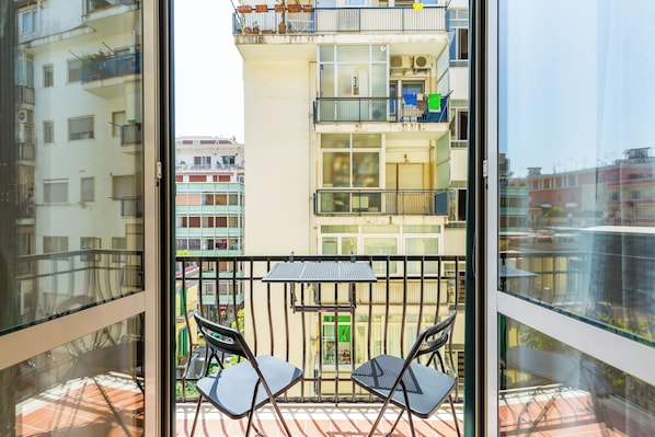 Apartment (1 Bedroom) | Balcony
