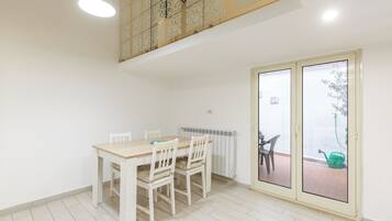 Apartment (1 Bedroom) | Wohnbereich