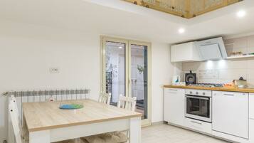 Apartment (1 Bedroom) | Private kitchen | Oven, electric kettle