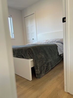 3 chambres, fer et planche à repasser, Wi-Fi, draps fournis