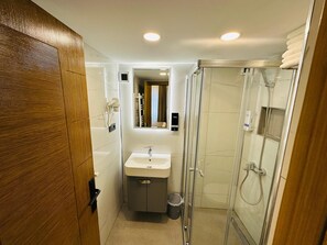 Deluxe Twin Room | Bathroom - YAKIN PANSİYON (Amasra)