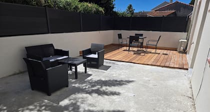 4-person apartment with garden 5 minutes' walk from the sea