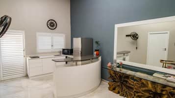 Room, 1 Bedroom, Accessible, Smoking | Interior