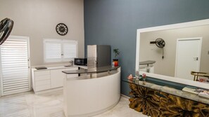 Room, 1 Bedroom, Accessible, Smoking | Interior
