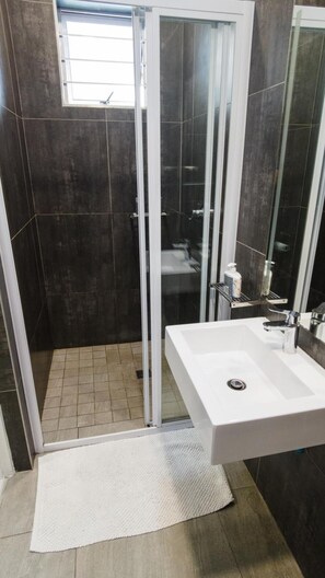 Quarto, 1 quarto, acessível, para fumantes | Banheiro