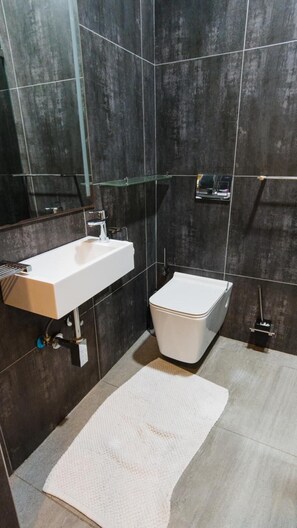 Room, 1 Bedroom, Accessible, Smoking | Bathroom