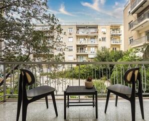 Comfort apartman, erkély, kilátással az udvarra | Külső rész