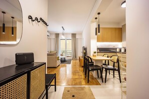 Comfort Apartment, Balcony, Courtyard View - Attica Skyline Living (Athens)
