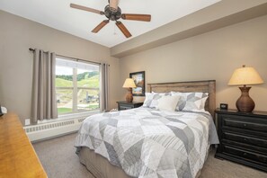 2 bedrooms, iron/ironing board, travel crib, free WiFi