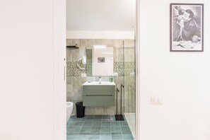 Apartment (1 Bedroom) | Bathroom | Shower, bidet