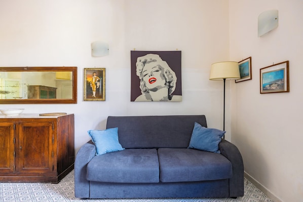 Apartment (1 Bedroom) | Living area | TV