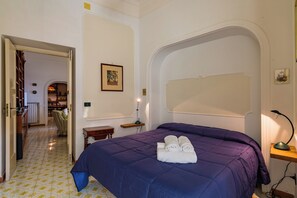 3 bedrooms, laptop workspace, iron/ironing board, bed sheets - Villa Paola - Hidden Panoramic Garden and Terraces by Napoliapartments (Naples)