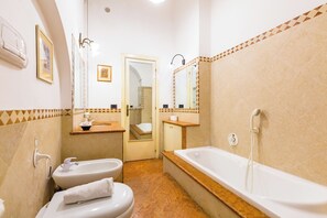 Bathroom - Villa Paola - Hidden Panoramic Garden and Terraces by Napoliapartments (Naples)