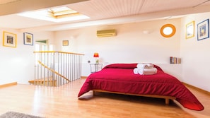 2 bedrooms, laptop workspace, bed sheets