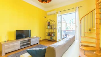 Apartment (2 Bedrooms) | Living area | TV