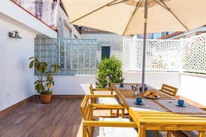 Appartement (1 Bedroom) | Cuisine privée | Un four, surface de cuisson, bouilloire électrique