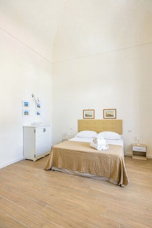 Apartament (2 Bedrooms) | 2 dormitoris, espai de treball apte per a portàtils i roba de llit 