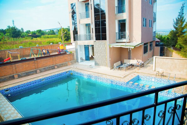 Classic-Zimmer, Balkon, Stadtblick | Verdunkelungsvorhänge, kostenloses WLAN, Rollstuhlgeeignet