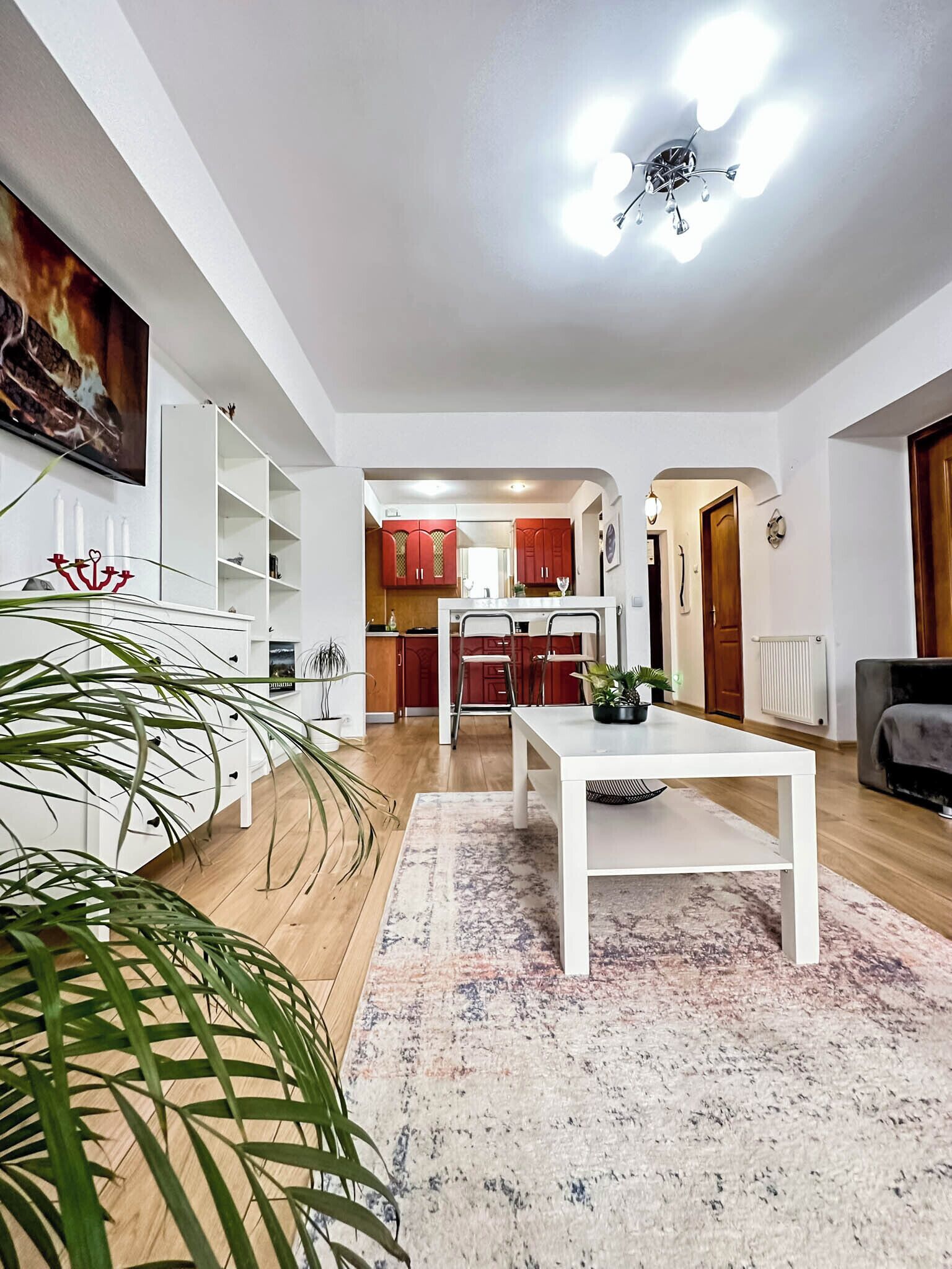 Departamento panorámico, balcón, vista a la ciudad | Área de sala de estar | Smart TV de 123 cm con canales por cable, Netflix y películas con cargo 